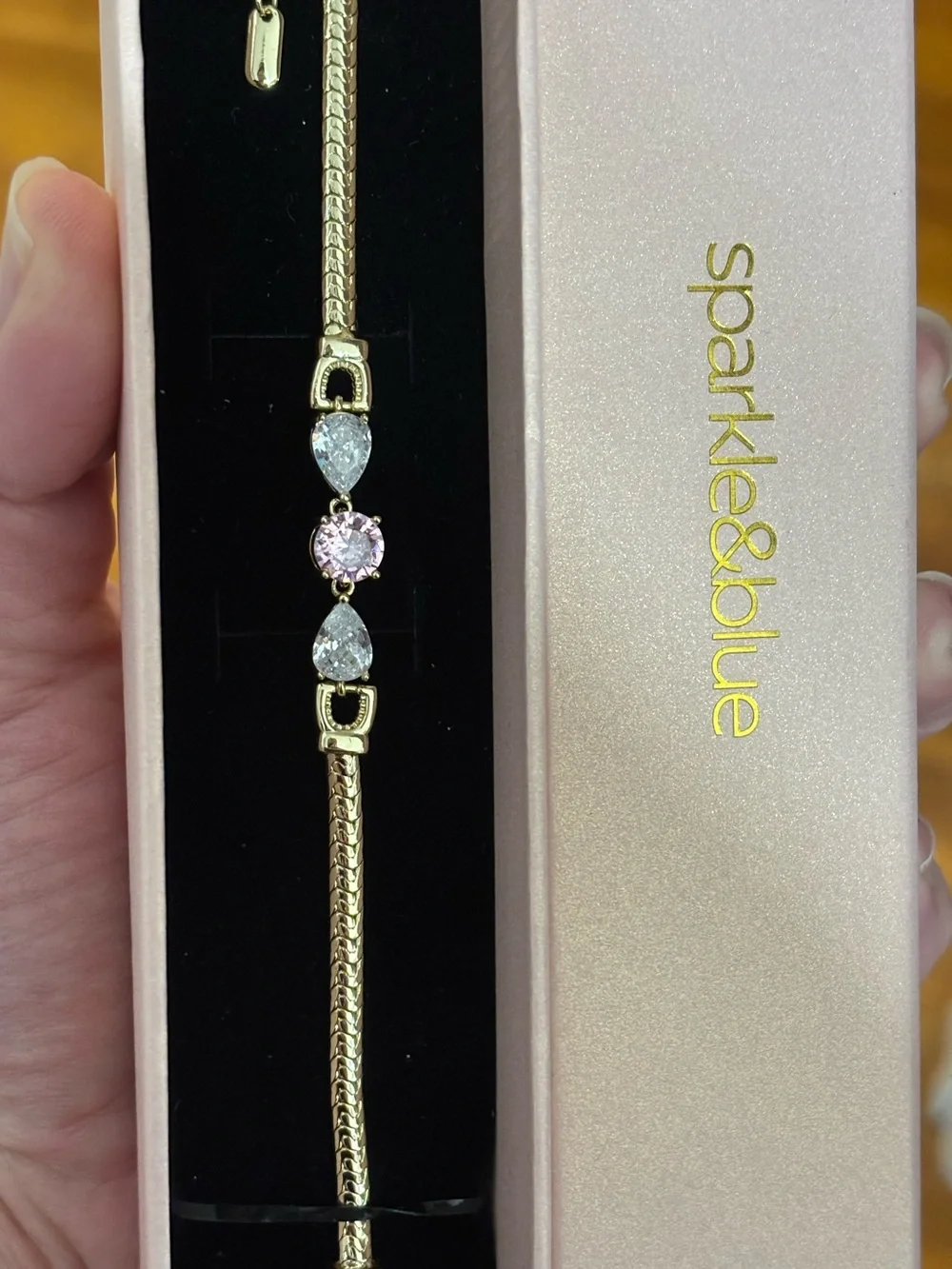 N/A elegant gold